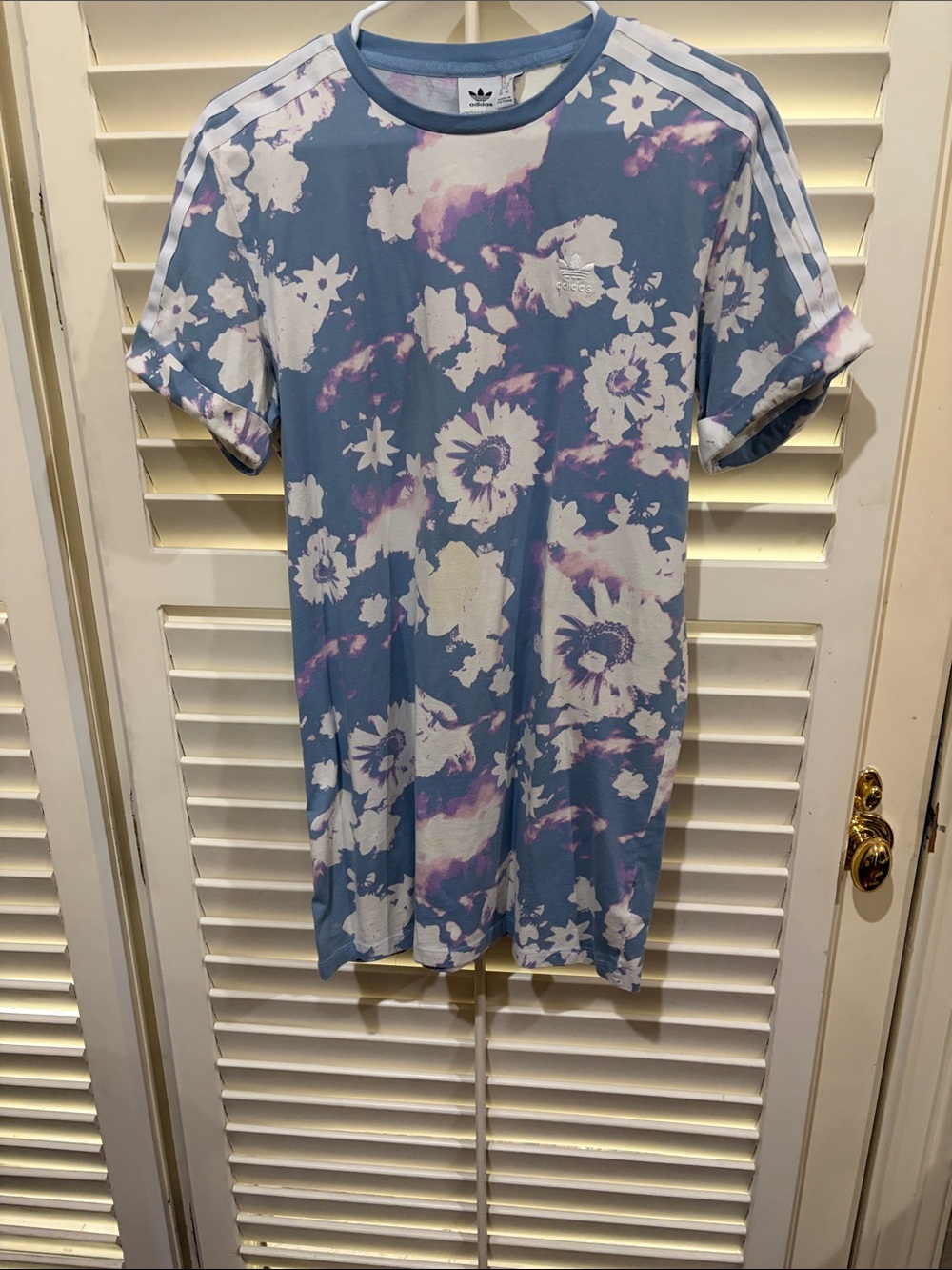 adidas Originals Light Blue and White Floral Short Sleeve Dress. Size small